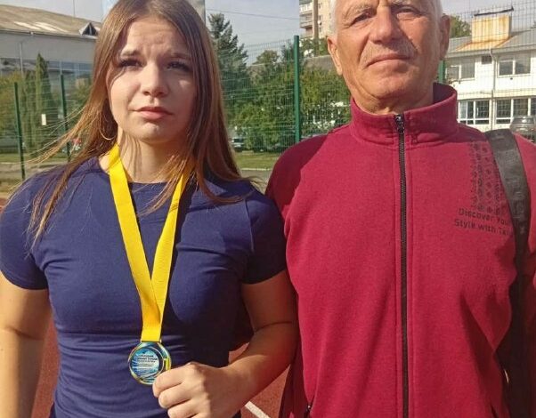 Миколаївська легкоатлетка Яна Руденко, яка здобула дві медалі на чемпіонаті України в Івано-Франківську