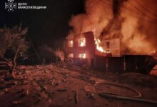Наслідки російської атаки та робота рятувальників у Миколаєві