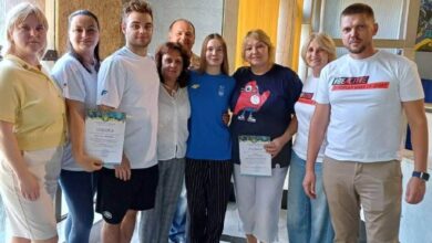 Показові виступи спортсменів під час Олімпійського уроку в басейні Водолій у Миколаєві