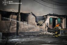 Наслідки російського удару по складських приміщеннях і відділенню пошти в Миколаєві, ілюстративне фото з місця події