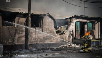Наслідки російського удару по складських приміщеннях і відділенню пошти в Миколаєві, ілюстративне фото з місця події