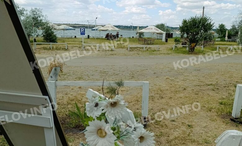 павільйони в зоні відпочинку «Маяк» на території урочища «Жовтневе» у Корабельному районі;