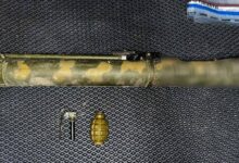 Поліцейські вилучили гранатомет, корпус гранати Ф-1, підривач і гроші після незаконного продажу у Миколаєві