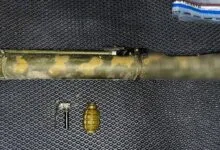 Поліцейські вилучили гранатомет, корпус гранати Ф-1, підривач і гроші після незаконного продажу у Миколаєві