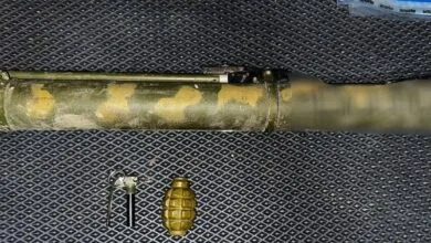 Поліцейські вилучили гранатомет, корпус гранати Ф-1, підривач і гроші після незаконного продажу у Миколаєві