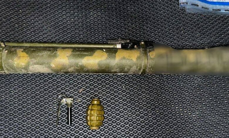 Поліцейські вилучили гранатомет, корпус гранати Ф-1, підривач і гроші після незаконного продажу у Миколаєві