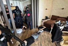 Орендована квартира, переобладнана під шахрайський call-центр у Миколаєві, і вилучена під час обшуку техніка