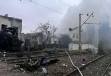 Наслідки російського балістичного удару по залізничному депо в Києві