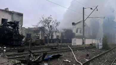 Наслідки російського балістичного удару по залізничному депо в Києві