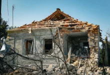 Пошкоджені житлові будинки в Миколаєві після ранкової атаки ударного дрона