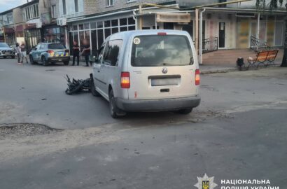 Зіткнення Volkswagen Caddy та мотоцикла у Врадіївці на Миколаївщині