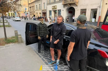 Ілюстрація до новини про викриття злочинної організації в Офісі генпрокурора, шахрайські кол-центри та легалізацію коштів