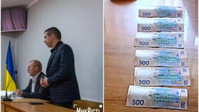 Олександра Берегового у 2016 році затримали за підозрою в отриманні хабара. Знайдені правоохоронцями гроші у скриньці (Фото: Миквісті)