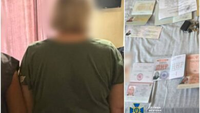Затримана "ветеранка" та її документи