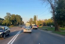 Мікроавтобус Mercedes Sprinter на місці ДТП із пішохідкою на вулиці Троїцькій у Миколаєві