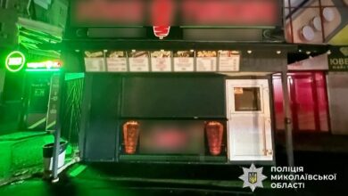 Погроза ножем і крадіжка речей працівника стрітфуду в Миколаєві