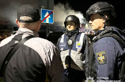 Наслідки російського удару по торговельному центру в Первомайську