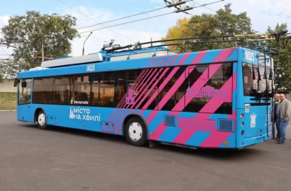 Тролейбус «Дніпро» в Миколаєві, переобладнаний для автономного руху на 20 км