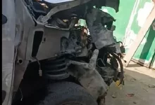 Автомобіль волонтера, пошкоджений ударом FPV-дрона в Лупаревому