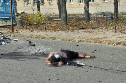 Наслідки російського удару по Краматорську, в епіцентрі якого опинилися два рейсові автобуси