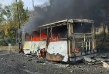 Наслідки російського удару по Краматорську, в епіцентрі якого опинилися два рейсові автобуси