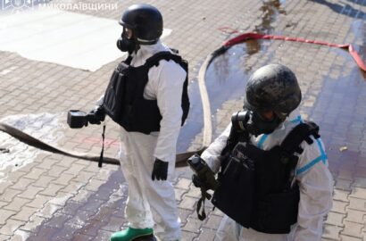 Гасіння пожежі вантажного терміналу в Миколаєві після атаки безпілотників