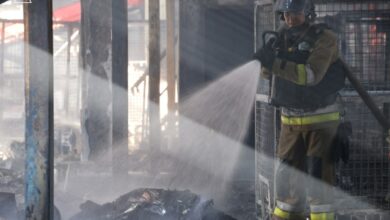 Гасіння пожежі вантажного терміналу в Миколаєві після атаки безпілотників