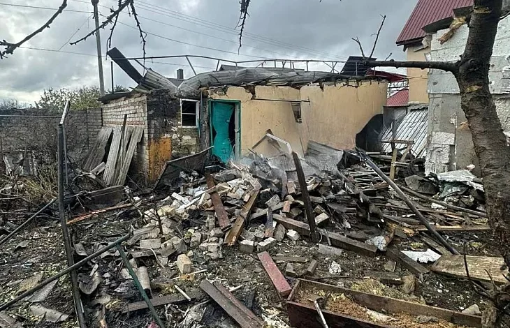 Наслідки удару російського безпілотника по приватних будинках у Миколаєві
