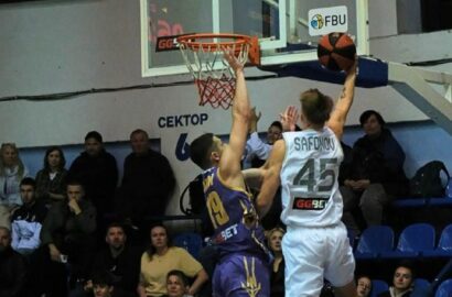 Домашні баскетбольні матчі миколаївських команд у спортшколі «Надія»