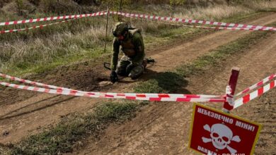 Ворожа міна на польовій дорозі неподалік Снігурівки