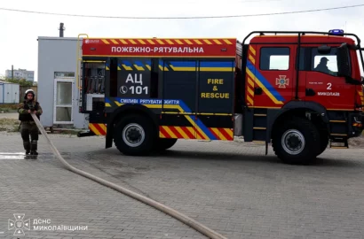 Пожежа на території вантажного термінала в Миколаєві після російської атаки