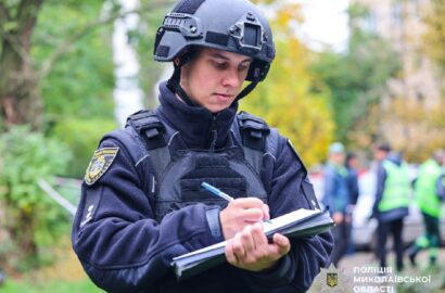 Наслідки ворожої атаки на Миколаїв: пошкоджені житлові будинки та автомобілі