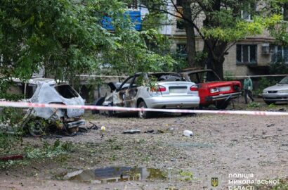 Наслідки ворожої атаки на Миколаїв: пошкоджені житлові будинки та автомобілі