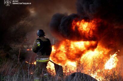 Пожежа на СТО та прилеглій території після атаки безпілотника в Миколаївському районі
