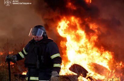 Пожежа на СТО та прилеглій території після атаки безпілотника в Миколаївському районі