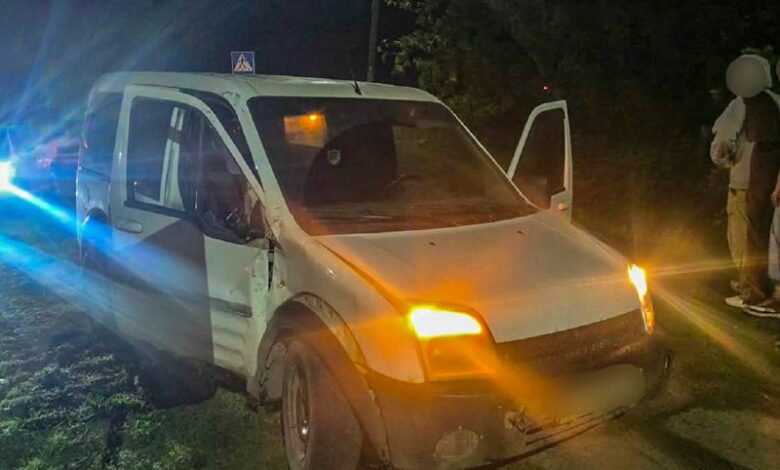 ДТП за участю мікроавтобуса та мотоцикла у Снігурівці