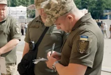 Штраф ТЦК незрячому волонтеру Артему Дубенку