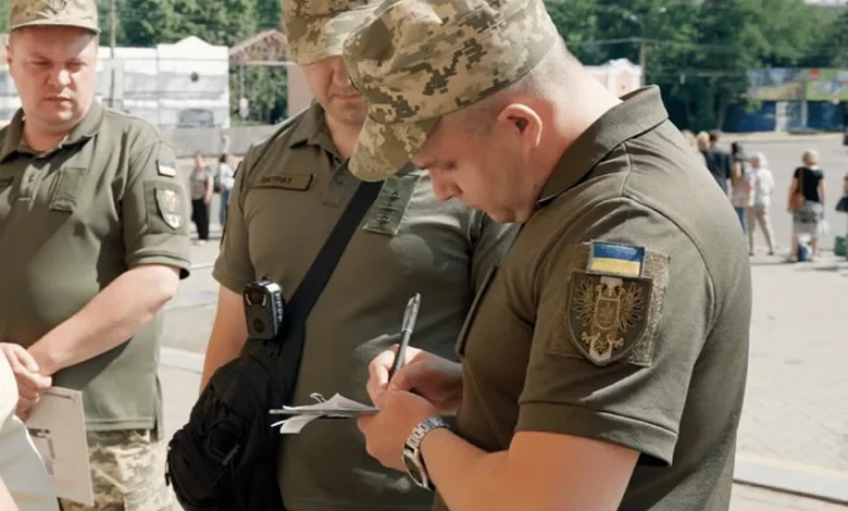 Штраф ТЦК незрячому волонтеру Артему Дубенку