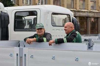 Передача аварійно-ремонтних вантажівок JAC для комунальних підприємств Миколаєва