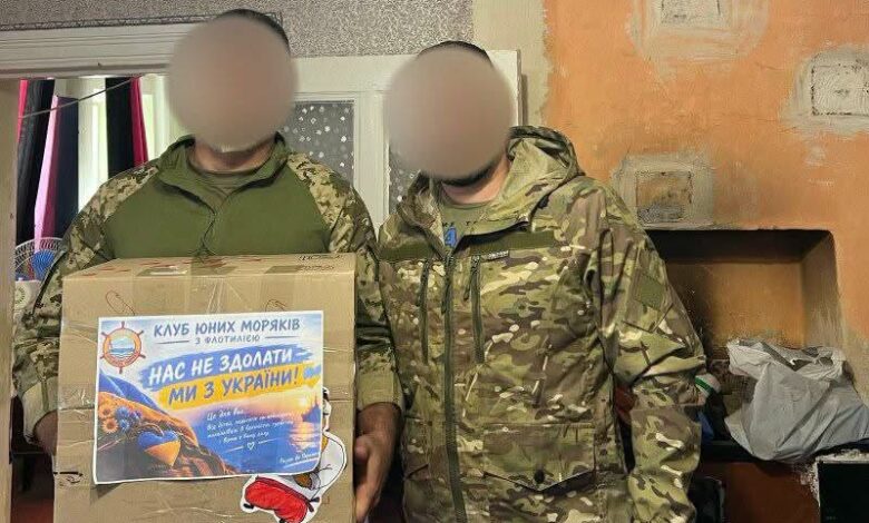 Передача військовослужбовцям допомоги, зібраної закладами освіти Миколаєва