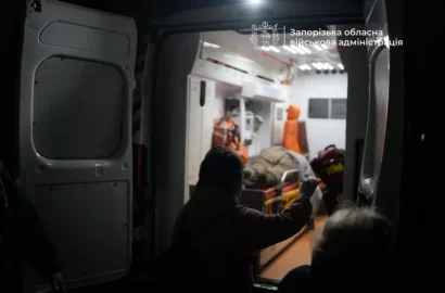 Наслідки російського удару по житловій п’ятиповерхівці в Запоріжжі