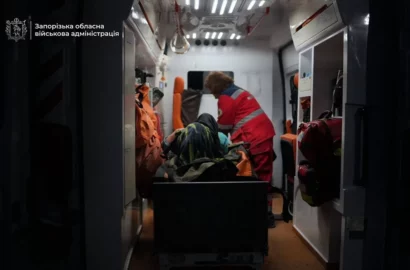 Наслідки російського удару по житловій п’ятиповерхівці в Запоріжжі