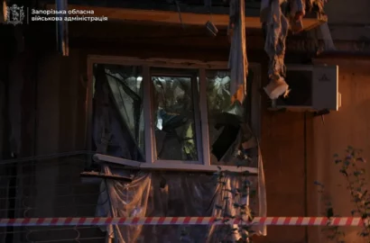 Наслідки російського удару по житловій п’ятиповерхівці в Запоріжжі
