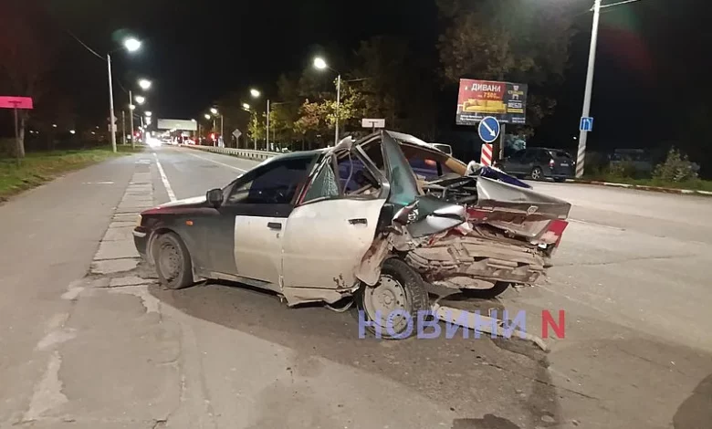 ДТП за участю Mazda 6 та Samand на Богоявленському проспекті в Миколаєві