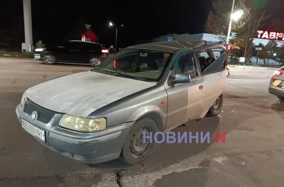 ДТП за участю Mazda 6 та Samand на Богоявленському проспекті в Миколаєві