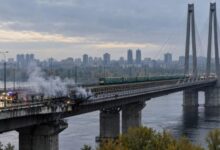 Південний міст у Києві, який зазнав повторних російських ударів