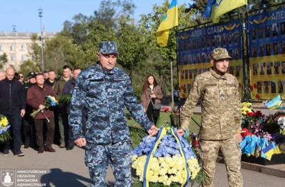 Церемонія вшанування загиблих захисників і захисниць України біля Алеї пам’яті в Миколаєві