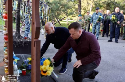Церемонія вшанування загиблих захисників і захисниць України біля Алеї пам’яті в Миколаєві