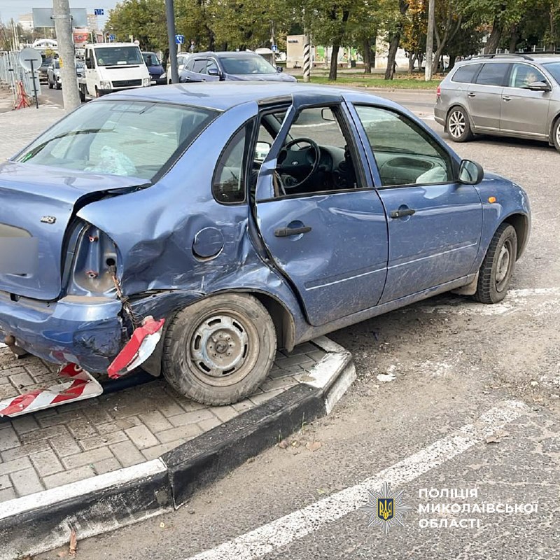 Зіткнення автомобілів Daewoo Nubira та ВАЗ-111830 у Миколаєві