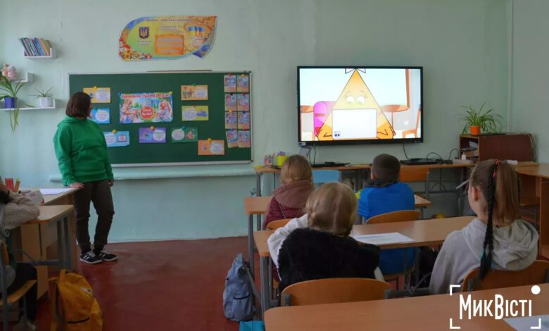 Дистанційне навчання школярів Миколаївщини, які перебувають за кордоном